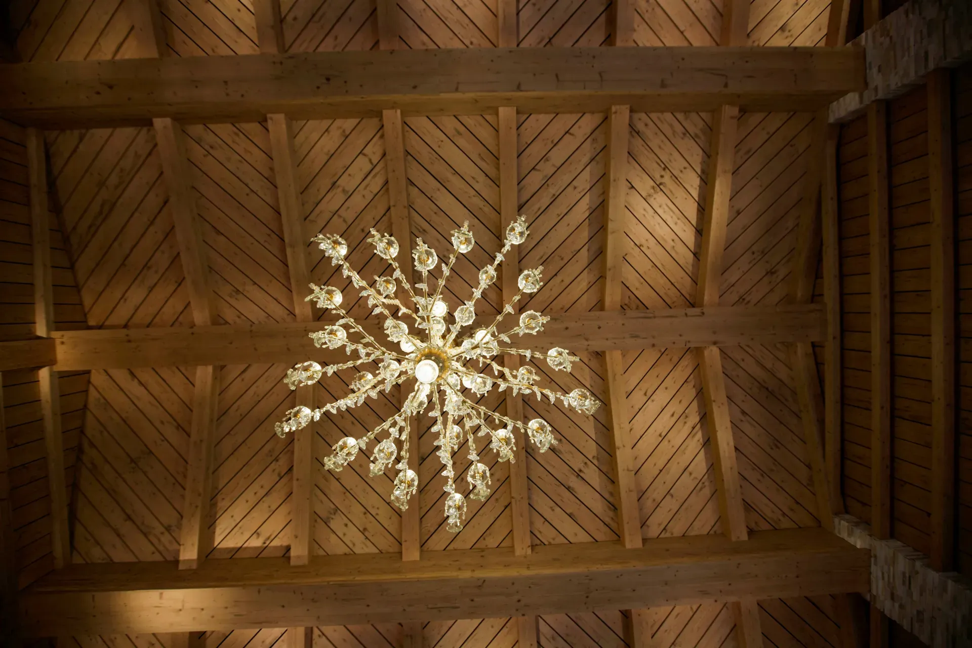 Prachtvoller Kronleuchter im Chalet