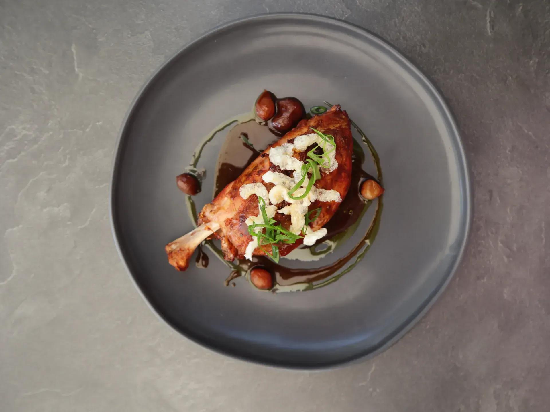 Knusprige Stelze frisch aus dem Ofen